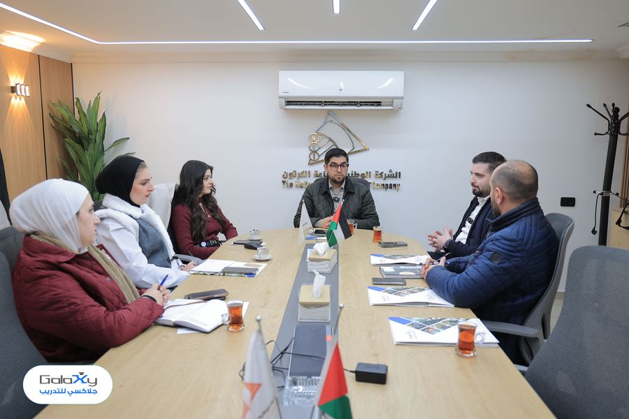 جلاكسي للتدريب يعزّز آفاق التعاون مع الشركة الوطنية لصناعة الكرتون في نابلس