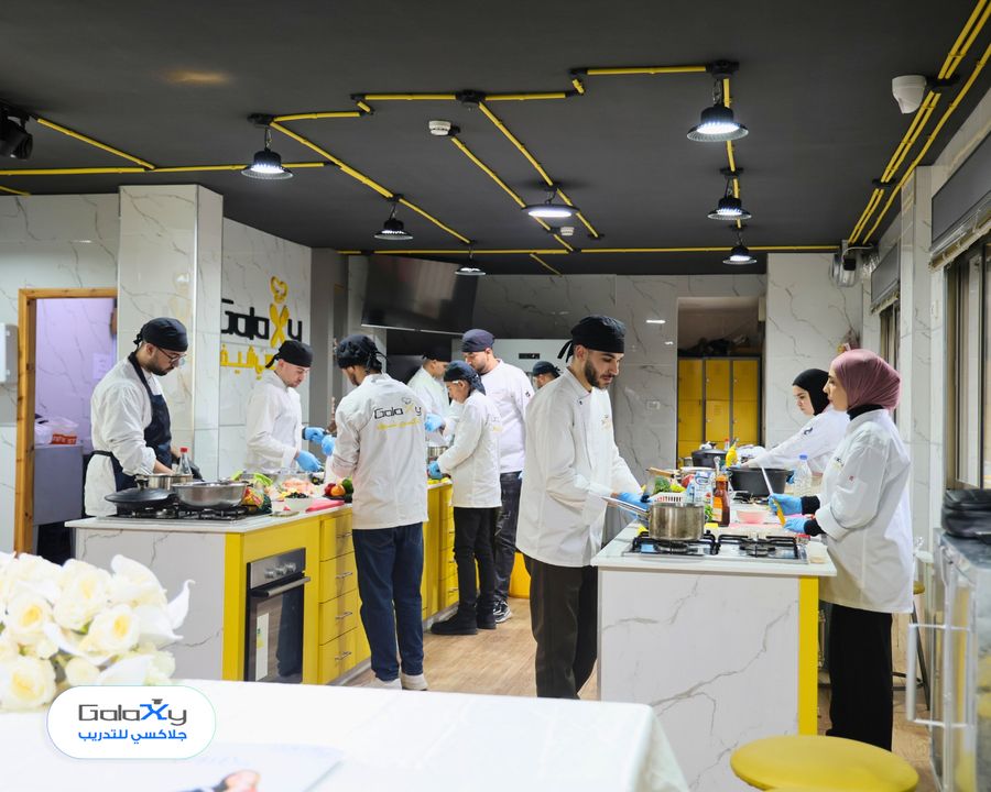 جلاكسي للتدريب ينظم مسابقة «Galaxy Top Chef» لطلبة قسم جلاكسي شيف في الخليل
