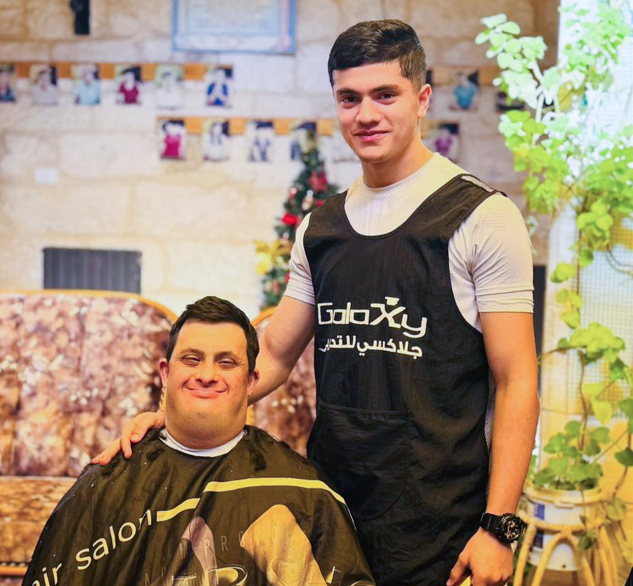 جلاكسي للتدريب يعزز المسؤولية المجتمعية من خلال نشاط لطلبة الكوافير الرجالي في جمعية بيت الرجاء – بيت لحم