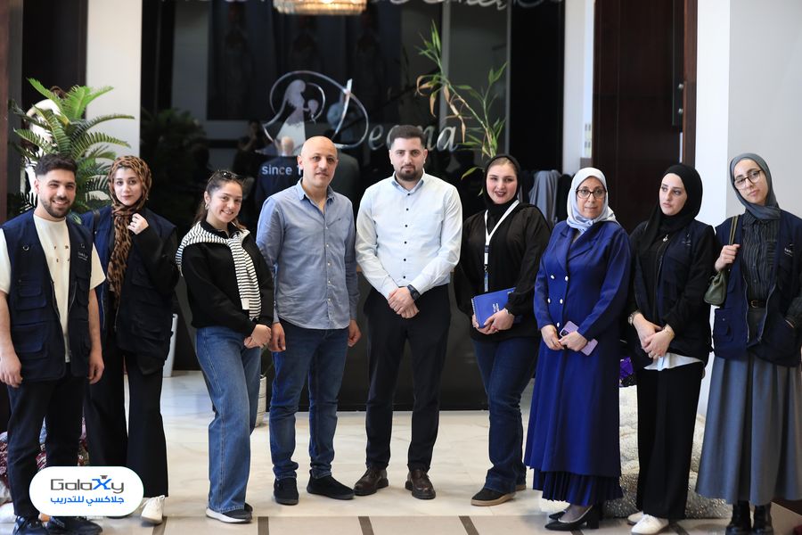 جلاكسي للتدريب ينظّم زيارة ميدانية لطلبة تصميم الأزياء إلى معرض ديما للأقمشة في نابلس