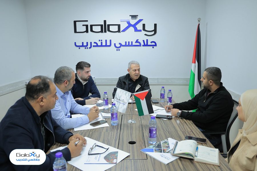 مركز جلاكسي للتدريب يبحث آفاق التعاون مع بلدية نابلس لتعزيز تطوير الكفاءات